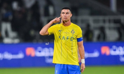 Danh thủ CH Séc coi Ronaldo là gánh nặng; Kylian Mbappe sẽ công khai bến đỗ